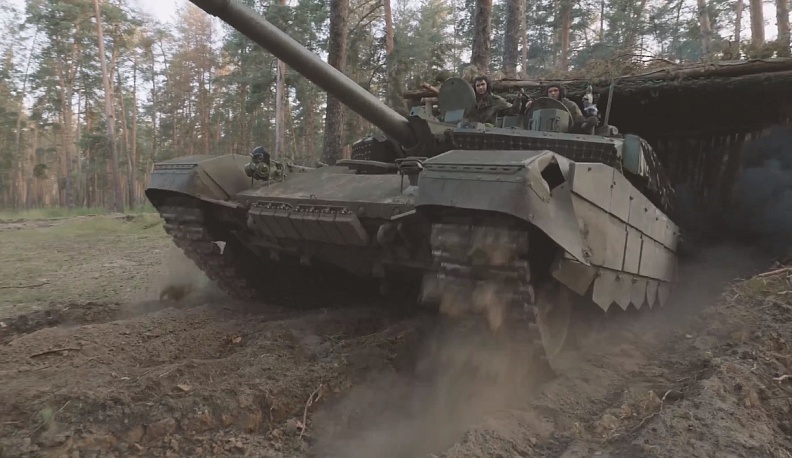 Новый выпуск программы «СВОИ» рассказал о 24-летних командирах танковых экипажей