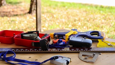 Для новых школьных лесничеств Калужской области закупили лесной инвентарь