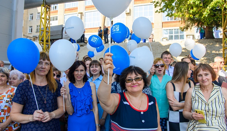 Владислав Шапша поздравил сотрудников КЭМЗа со 105-летием завода