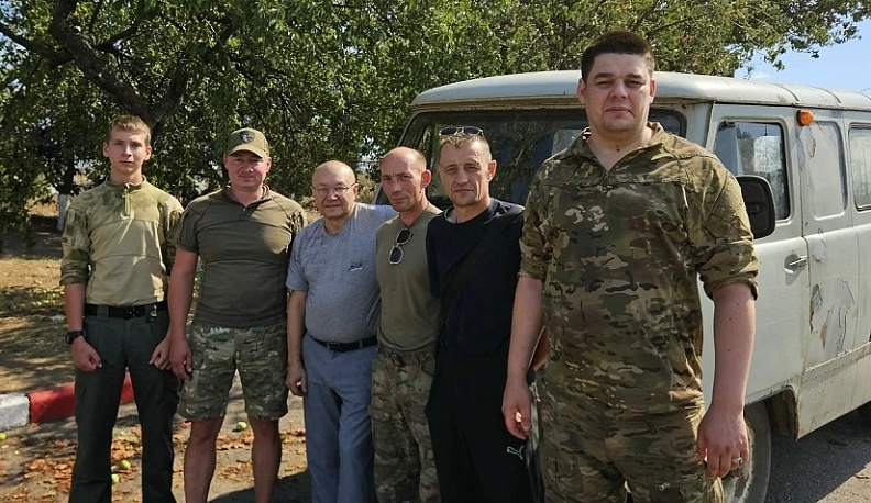 Волонтеры Дзержинского района доставили бойцам СВО очередной внедорожник и партию гуманитарного груза