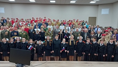 В Дзержинском округе состоялась встреча – диалог молодежи с несколькими поколениями защитников Родины