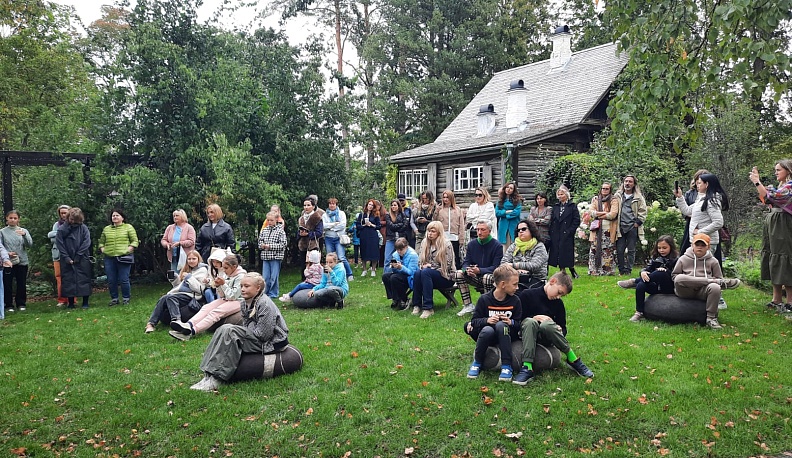 В Тарусе в Саду Ракицкого проходит фестиваль дизайна и ремёсел