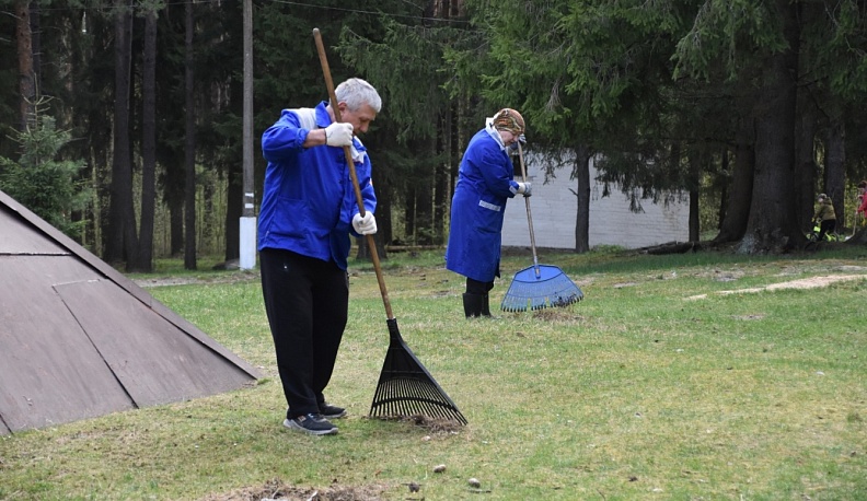 Людиновцы присоединились к Всероссийской акции и вышли на субботник