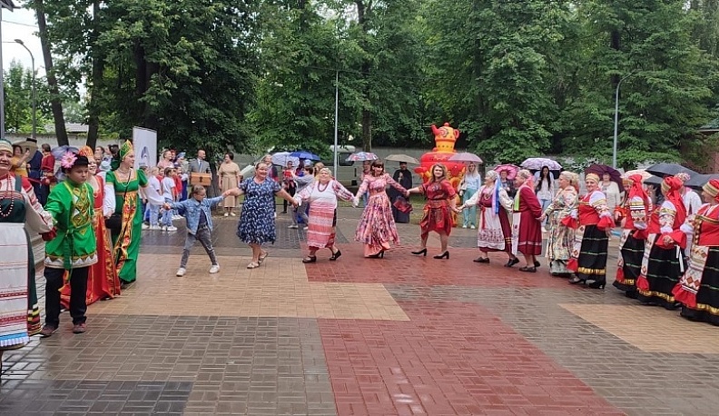 В Людинове прошел открытый районный этнофестиваль «Царь Лён»