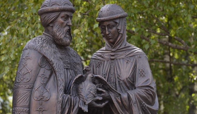 Губернатор Калужской области поздравил земляков с Днём семьи, любви и верности