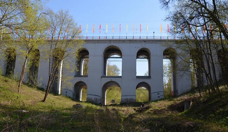 Каменный мост отремонтирует строительная бригада