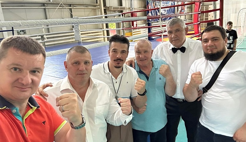 Турнир по боксу в честь юбилея Победы прошел в Калуге