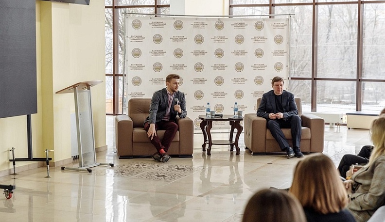 Студенты КГУ встретились с переводчиком президента РФ