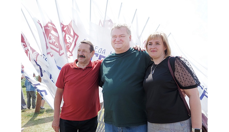 Депутат Государственной Думы РФ Геннадий Скляр, министр внутренней политики и массовых коммуникаций Олег Калугин и председатель Общественной палаты области Оксана Милованова.