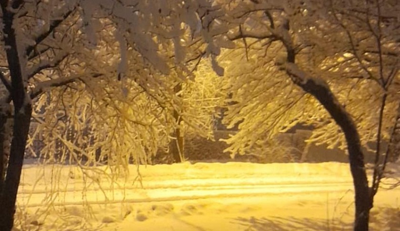 Новогоднюю столицу после полудня припорошит снежком 