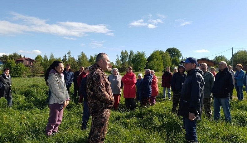 Власти Жуковского района встретились с жителями деревень по поводу дорожных проблем