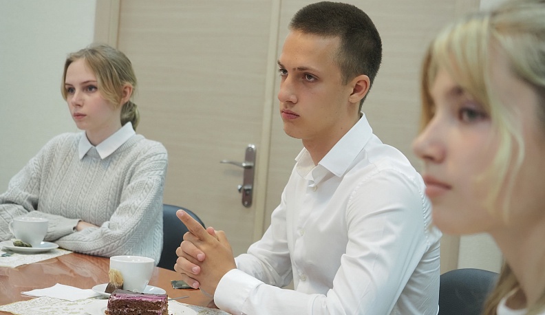 В Калуге прошел круглый стол с победителями и призерами Всероссийской олимпиады школьников