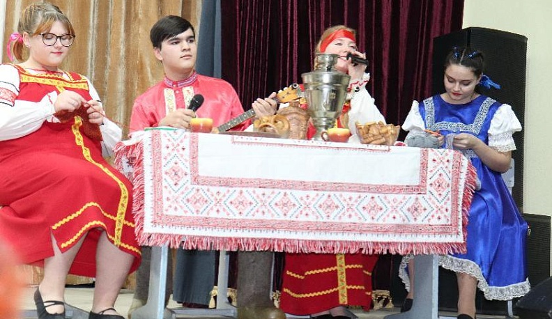Театральная постановка «Деревенские по- сиделки и зимние забавы».