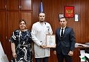 В преддверии профессионального праздника калужских медиков наградили в Первомайске В преддверии профессионального праздника калужских медиков наградили в Первомайске