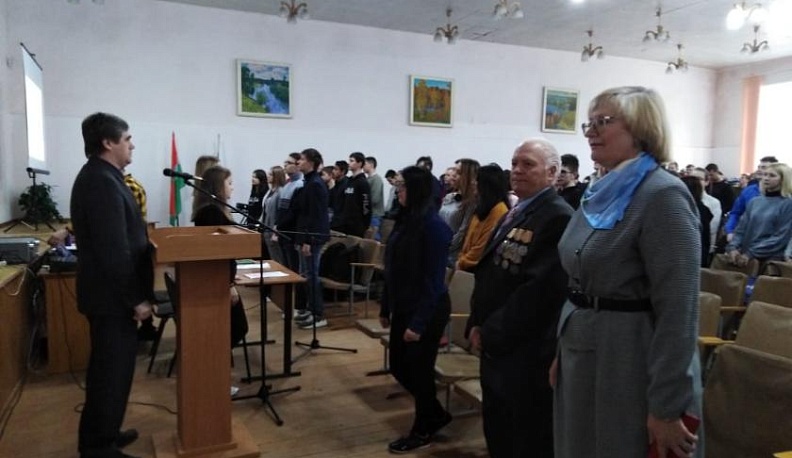 Накануне празднования Дня весны и труда в Людиновском индустриальном техникуме прошёл Урок трудовой доблести