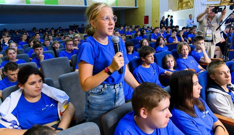 Федеральный министр и губернатор встретились с юными айтишниками  в Калуге