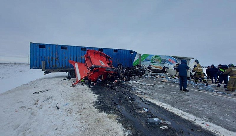 В Мещовском районе погиб водитель фуры в аварии на встречке