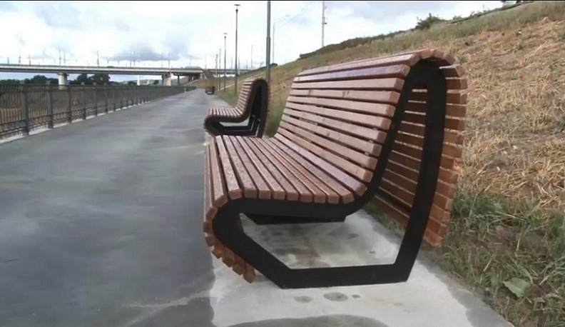 Ортопедические скамейки появились в Калуге на набережной Оки