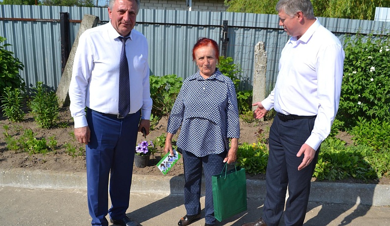 В Дзержинском районе в честь 94-летия со дня образования чествовали почётных граждан