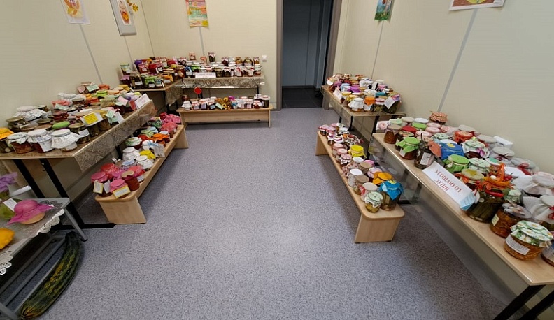 В Людинове прошла благотворительная выставка «Дары осени»