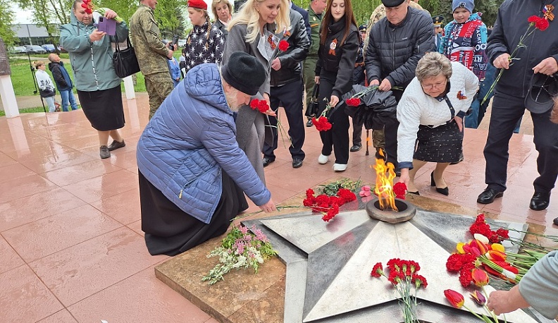 В Перемышле День Победы начался с молебна