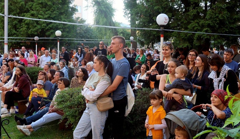 Калужский Драмтеатр провел традиционную газон-пати