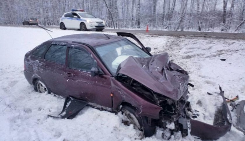 В Ферзиковском районе столкнулись маршрутка и "Лада"