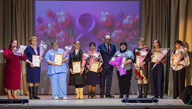 Жительниц Жиздринского округа поздравили с наступающим праздником