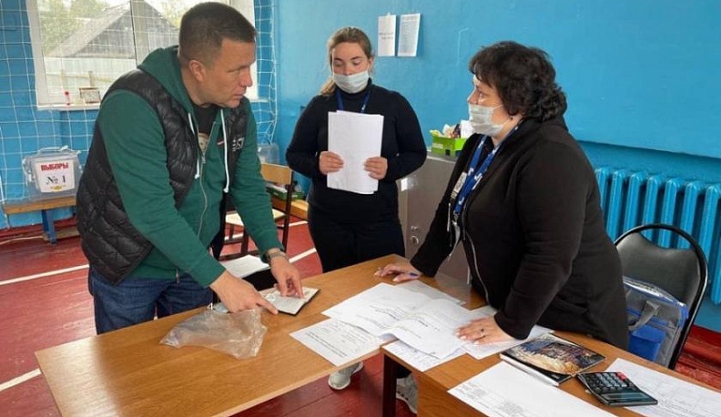 Депутат Сергей Кондюрин сделал свой выбор в первый день голосования