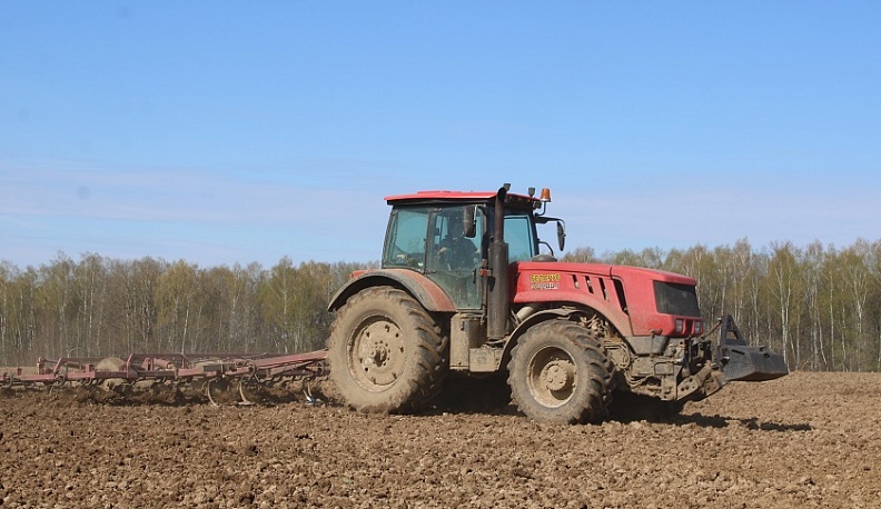 В Тарусском районе продолжается посевная кампания