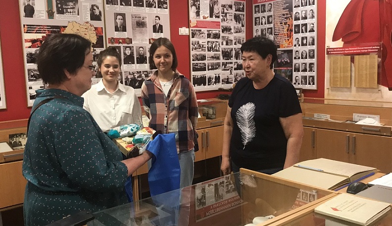 Землю из Бурятии привезла в Обнинск на могилу своего дяди-красноармейца жительница Петербурга