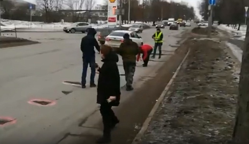 Активисты напрасно раскрасили ямы на Грабцевском шоссе