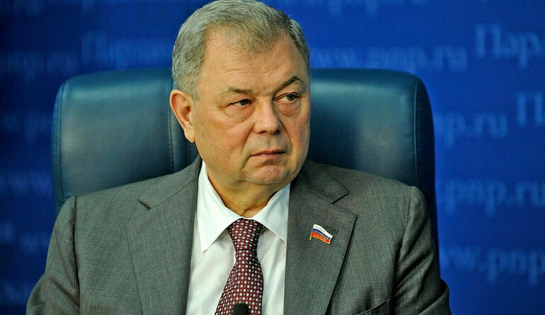 Анатолий Артамонов не исключает, что финансирование лечения детей с орфанными заболеваниями увеличат