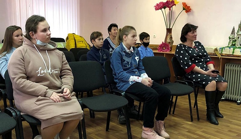 Людиновские школьники встретились с местной поэтессой