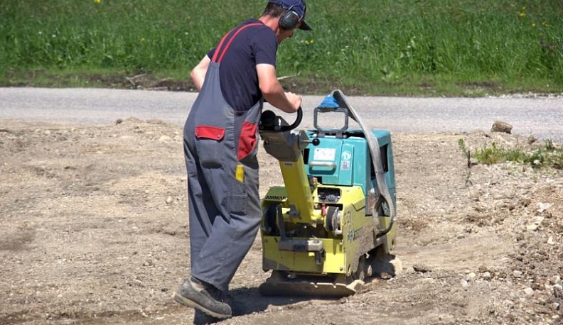 Из сквера украли виброплиту за 72 тысячи рублей