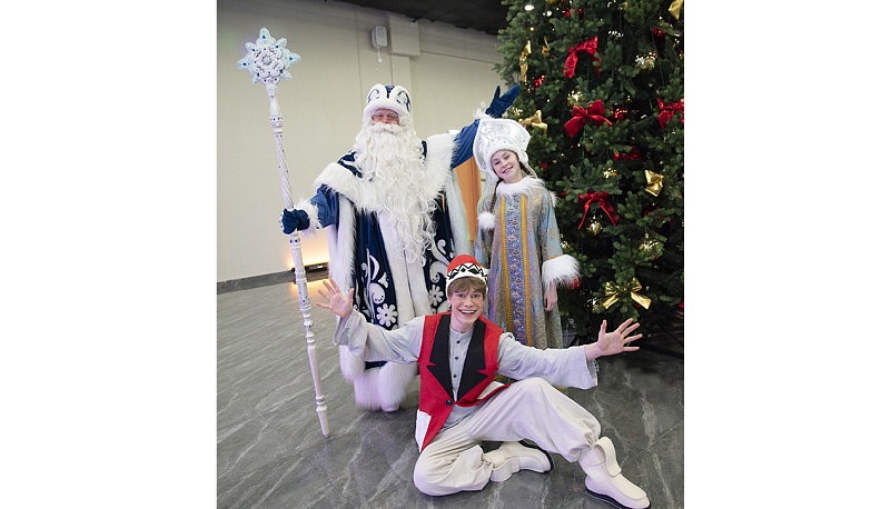 Лишь по щучьему велению можешь ты счастливым стать!» - поется в одной из песен спектакля. Пусть в  новом году у каждого жителя области найдется  такая Щука, которая скажет эти волшебные слова, и все у него сбудется! - говорит Егор Сотсков. 