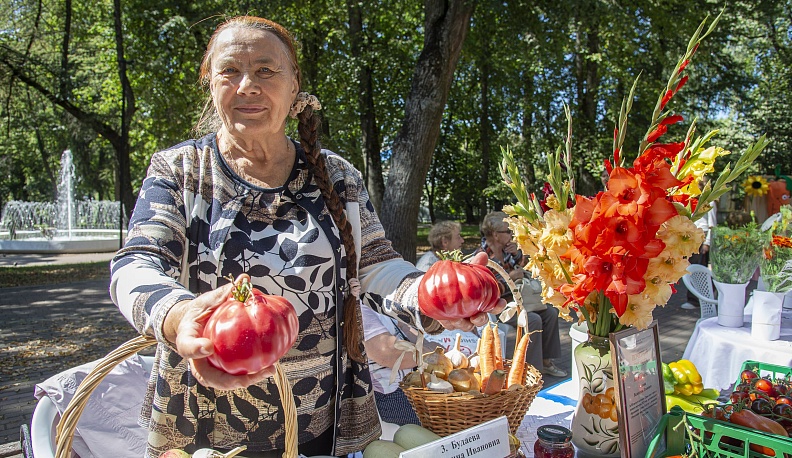 Огурец «Ухажор», «веерный» томат и арбуз в клеточку представили калужане на выставке урожайного сезона 