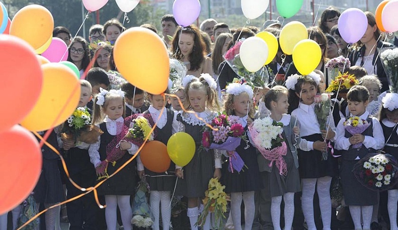 Родители калужских первоклассников и выпускников смогут присутствовать в школах 1 сентября