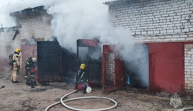 В Калуге в автокооперативе «Вега» сгорел гараж