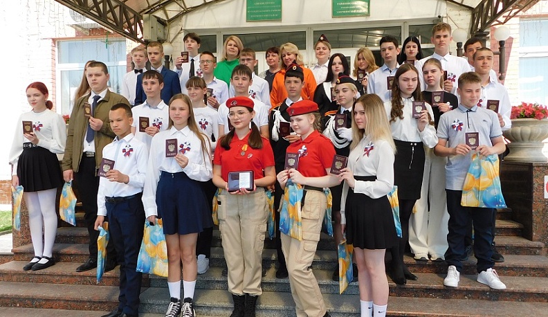 Накануне Дня России 27 юным жителям Дзержинского района вручили паспорта