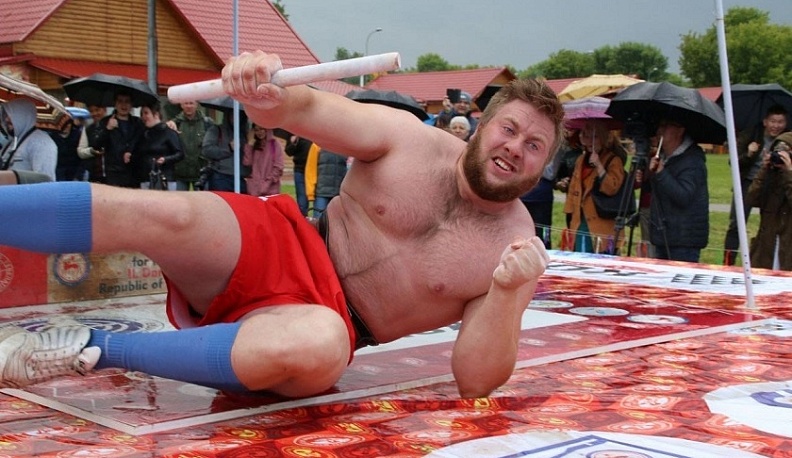 Владислав Шапша поздравил калужан-чемпионов мира по мас-рестлингу