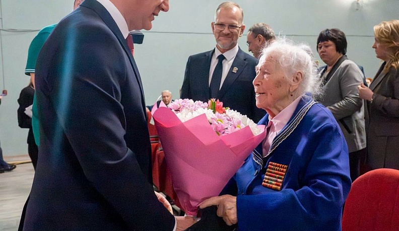 Губернатор выразил восхищение активной жизненной позицией ветерана из Людинова