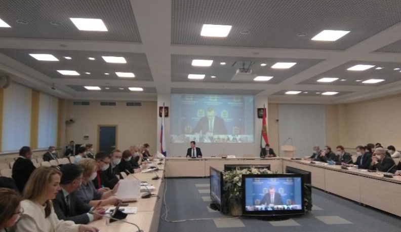  Калужская  область выпускает 15 тысяч медицинских масок в сутки