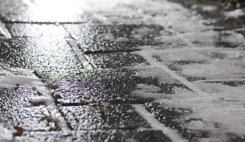 Калужское МЧС предупреждает о налипании мокрого снега, гололеде и гололедице 