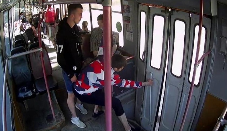 В Калуге ищут зачинщиков драки с водителем троллейбуса