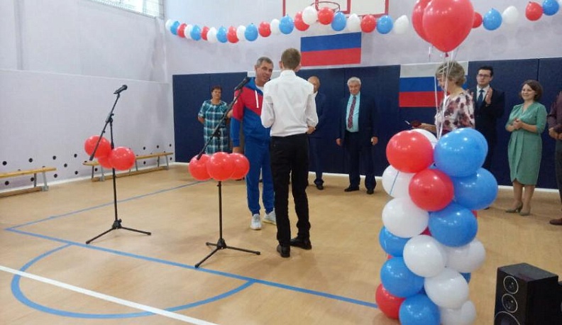 В Попелевской школе отремонтированный спортивный зал встречал гостей ﻿