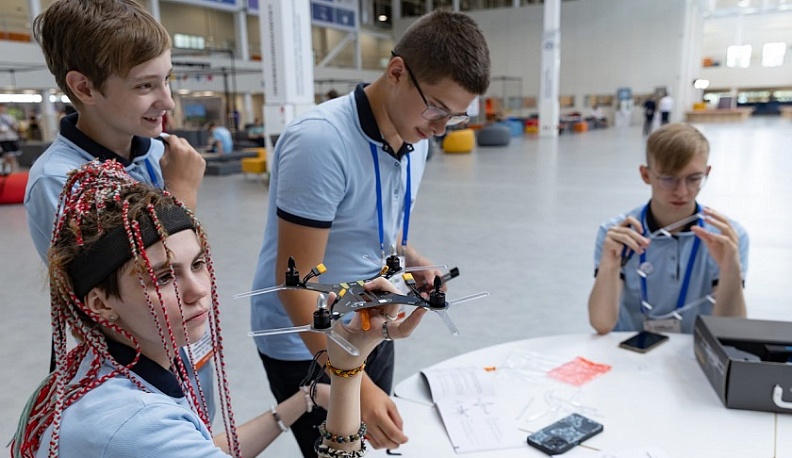 Министр труда и соцзащиты РФ посетил калужский технопарк профобразования