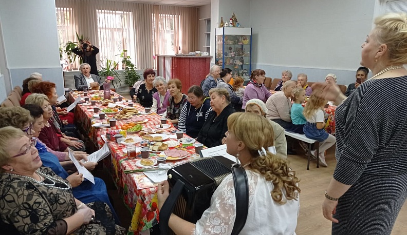 В Жукове по-семейному отпраздновали день пожилого человека