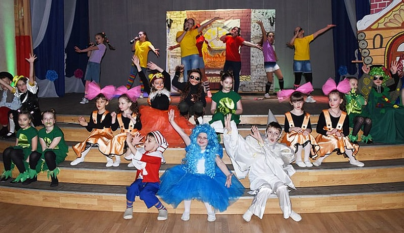 Во Всемирный день театра людиновские дети отправились в путешествие по «ожившим» сказкам