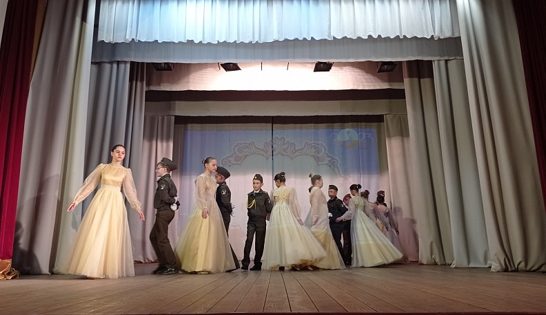 В Людинове прошёл фестиваль - бал кадетских классов